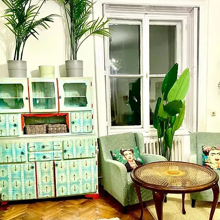 Arty Studio Flat At City Center Budapest