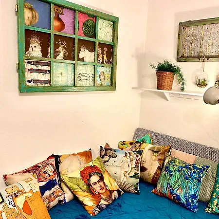 Arty Studio Flat At City Center דירה