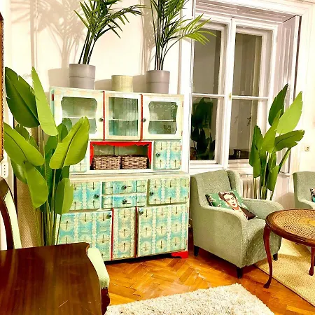 דירה Arty Studio Flat At City Center